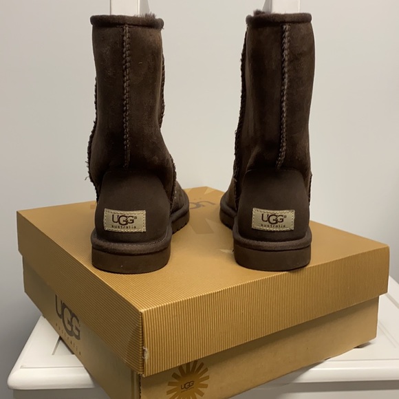 Ugg Australia Classic Short Boots - Picture 2 of 4